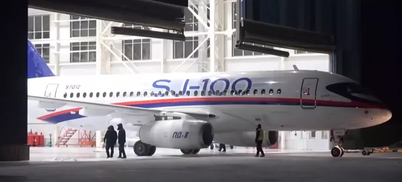 Фото 1 для новости «Видеоблог: Изображение первого Суперджет с российскими двигателями ПД 8 под крылом»