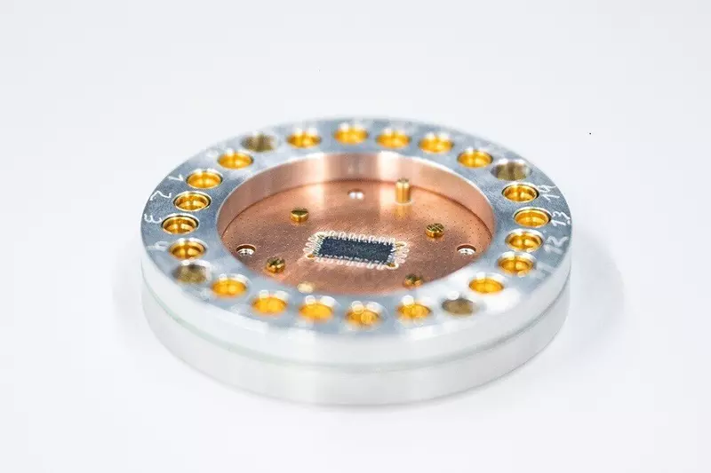 4 для поста «перспективные разработки: Российские учёные создали самый производительный 8 кубитный квантовый процессор»