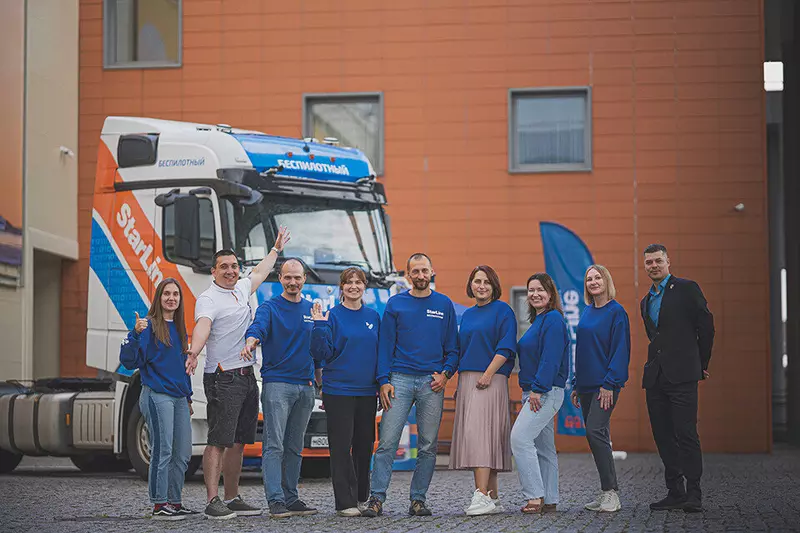 Изображение №4 для статьи «автомобиль: Компания НПО СтарЛайн показала на выставке Мой Петербург автоуправляемый тягач»