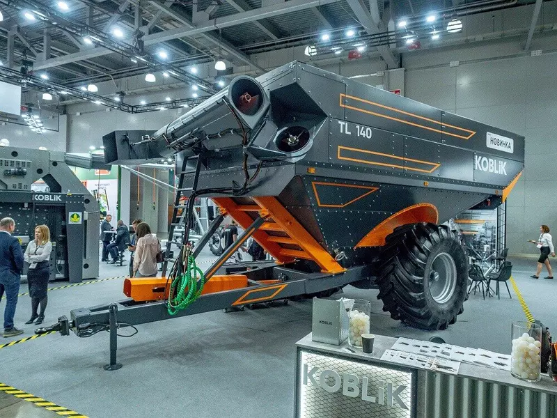 презентовала новый бункер перегрузчик с минимально травмирующим шнеком