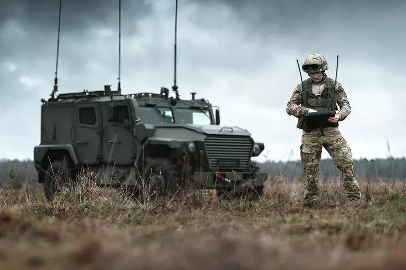 Ростех поставил в войска мобильный комплекс управления артиллерией Планшет А