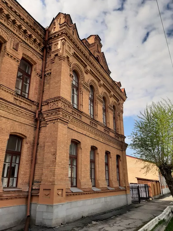 Женская гимназия (фото автора)