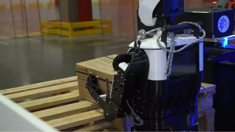 Картинка 3 для «робототехника: В МФТИ сделали робота сотрудника пункта выдачи заказов»