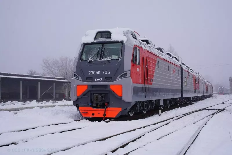 Электровозы 2ЭС5К продолжают пополнять депо Карасук