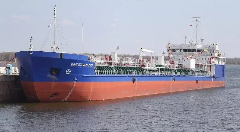 На танкере химовозе Волготранс 2501 поднят государственный флаг
