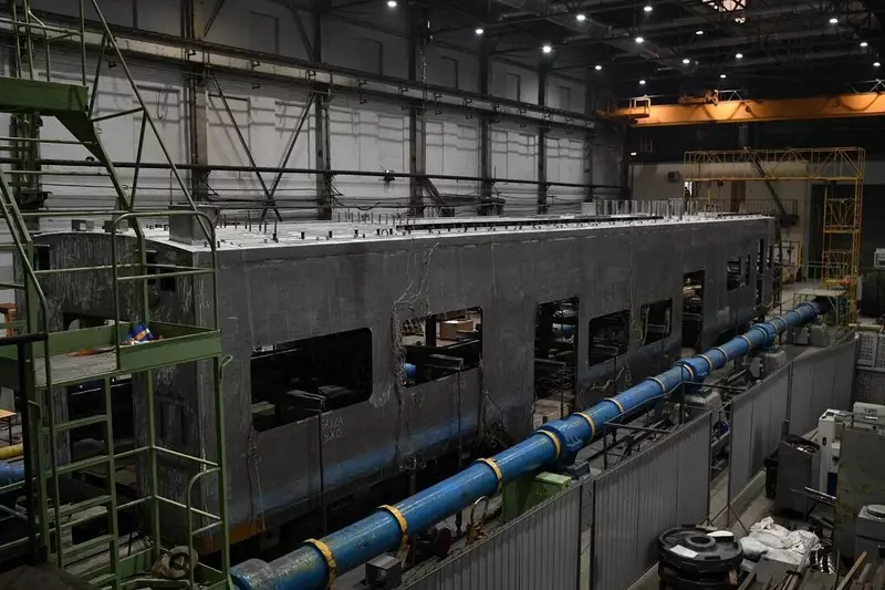 Картинка №1 для публикации «Транспорт: 250 датчиков и тонны нагрузки как в Твери тестируют кузова для водородного поезда»