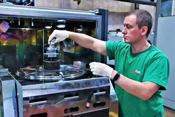 ПК Салют создал линию с новыми отечественными установками электронно лучевой сварки