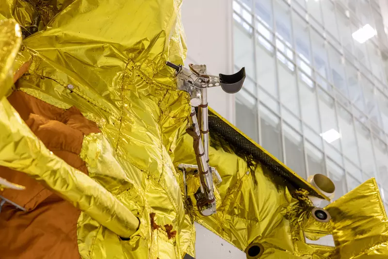 Картинка #2 для публикации «фотофакты: На Восточном на автоматическую станцию Луна 25 накатили головной обтекатель»