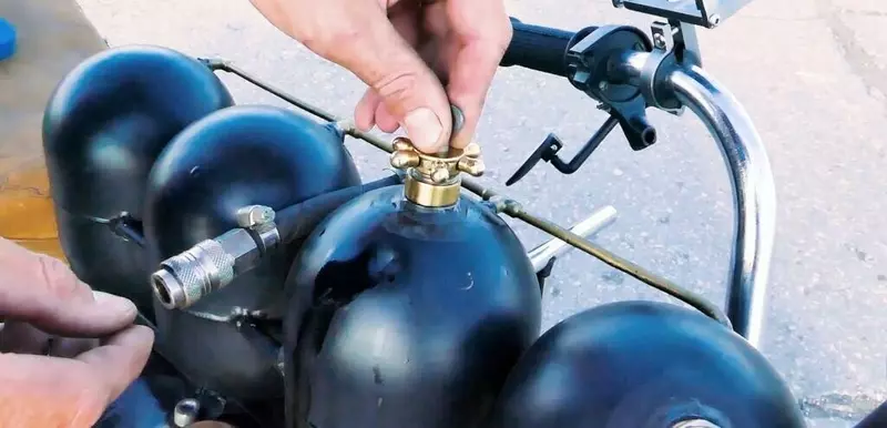 Картинка 6 для публикации «Был сделан уникальный паровой мотоцикл работающий на любом жидком топливе и не только»