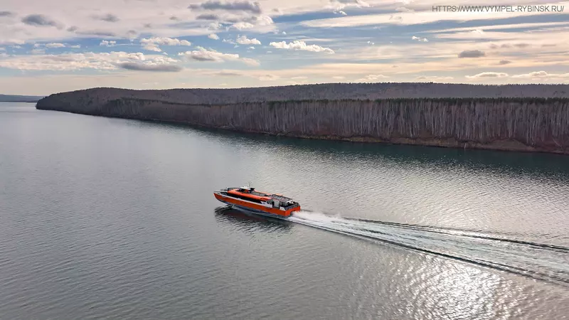 Картинка №1 для статьи «Судостроение и судоходство : Новейший уникальный скоростной катамаран вышел на маршрут на озере Байкал»