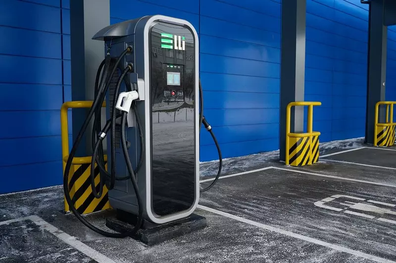 Уралвагонзавод запустил серийное производство зарядных станций