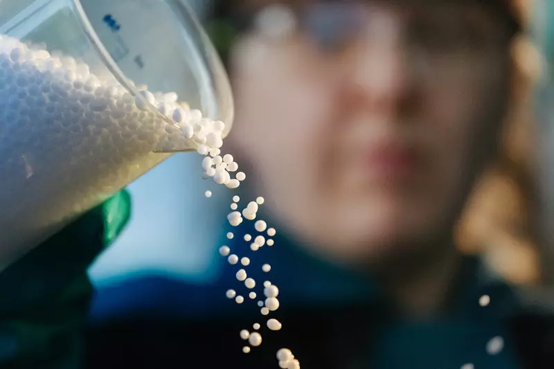 СИБУР представил на Иннопроме новый суперпластик для высокотехнологичных отраслей