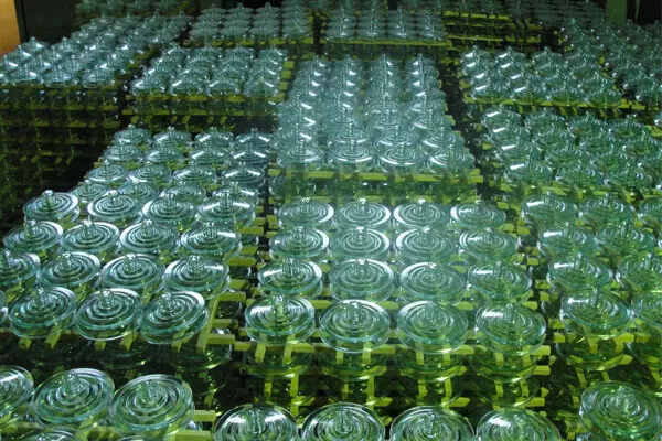 На Южноуральском заводе радиокерамики запускают участок по сборке стеклянных изоляторов