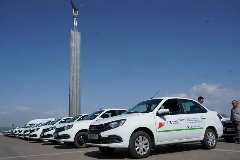 Иллюстрация №2 для новости «спецтехника и логистика: Самарским врачам передали 57 новых неотложек»