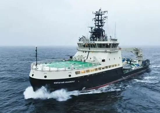 Фото №1 для новости «Судостроение и судоходство : Ледокол Евпатий Коловрат передан ВМФ»