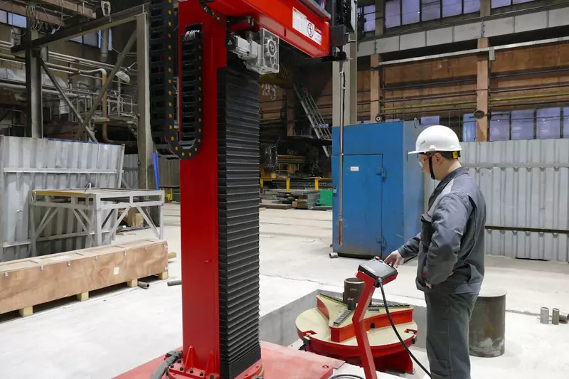 Изображение #1 для статьи «Модернизация: Уралхиммаш запустил новую установку аргонодуговой наплавки внутренней поверхности патрубков»