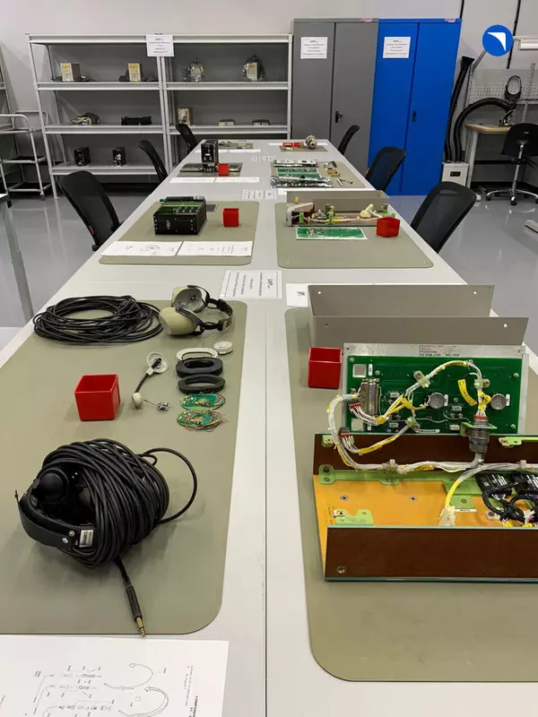 Фото №3 для статьи «электронные компоненты: ОАК открыла в России центр по обслуживанию и ремонту электронных компонентов самолета 100»
