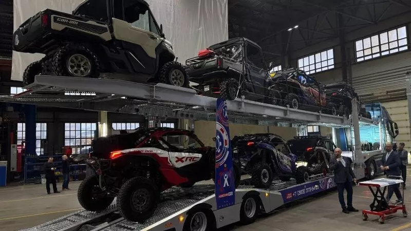 Представлен первый отечественный двухъярусный автовоз