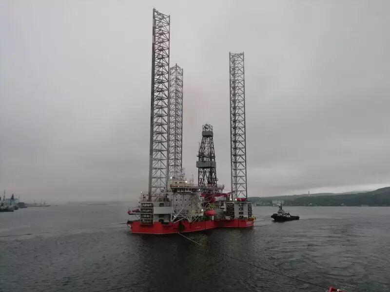 Картинка #2 для статьи «фотофакты: Лоцманы Мурманского филиала выполнили проводку буксируемой самоподъемной плавучей буровой установки»