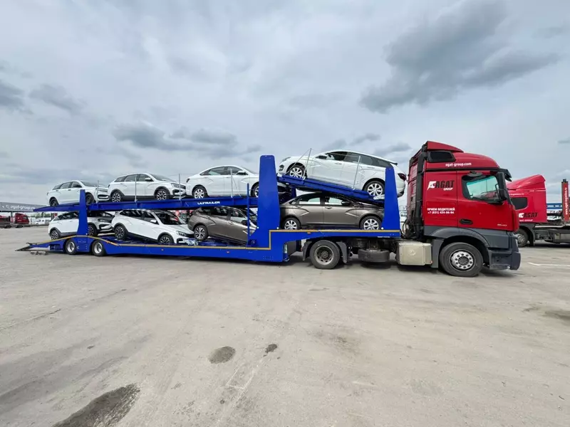 Загрузка 8 легковых автомобилей на полуприцепе-автовозе "Ultrailer"