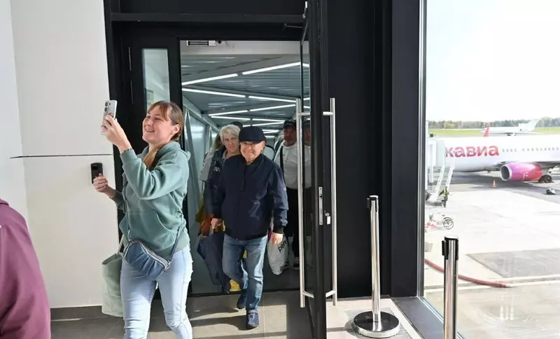 Картинка №8 для публикации «В аэропорту Ижевска открыли терминал имени Калашникова»