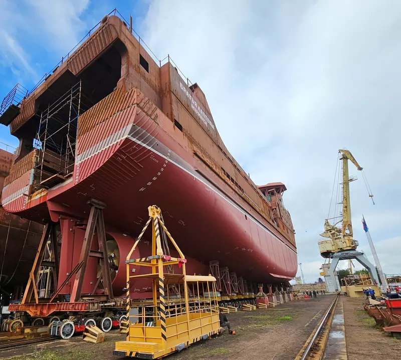 На ВСЗ спустили на воду траулер процессор Братья Лаптевы