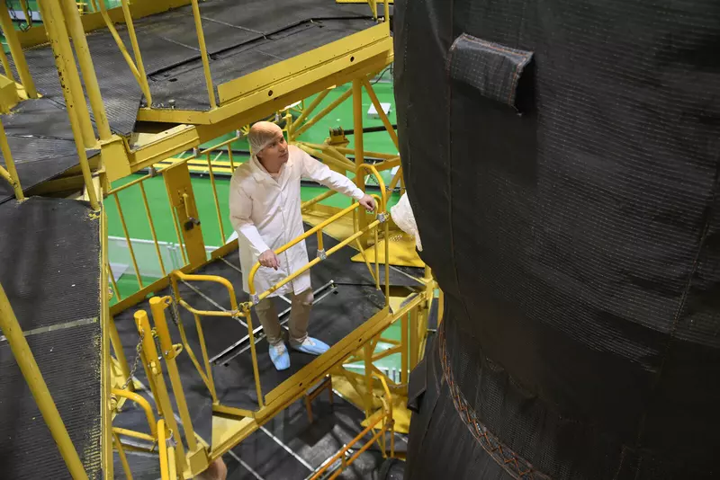 Изображение 3 для новости «космонавтика: Проведены авторский осмотр и накатка головного обтекателя ТГК Прогресс МС 24»