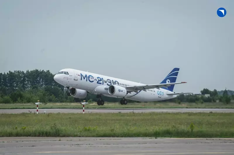 Картинка №2 для новости «авиация: Первый опытный образец самолёта МС 21 с ПД 14 покрашен в новую ливрею ОАК»
