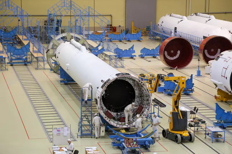 Картинка 3 для «ракетная техника: Первая летная ракета носитель Ангара А5 отправлена на космодром Восточный»