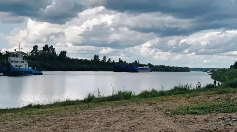 Две баржи проекта 66