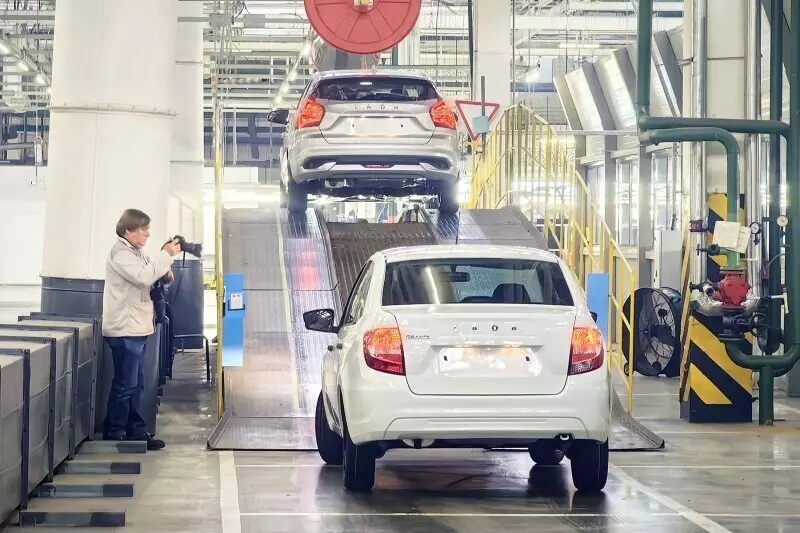 №3 для новости «Lada: Как АвтоВАЗ повышает качество корреспондент РГ посетил завод в Тольятти»
