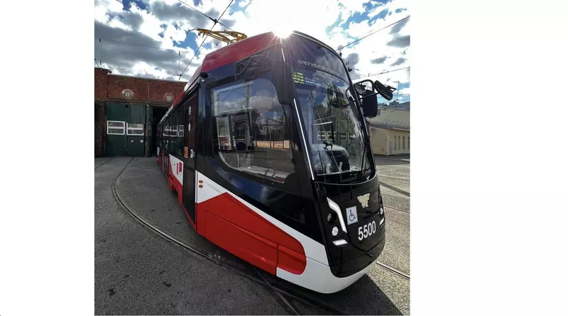 УКВЗ досрочно поставил 14 трамвайных вагонов в Санкт Петербург