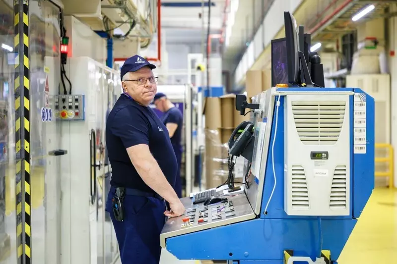 Иллюстрация №2 для новости «Московская область: В Лобне открыли центр сборки оборудования для производителей напитков и молока»