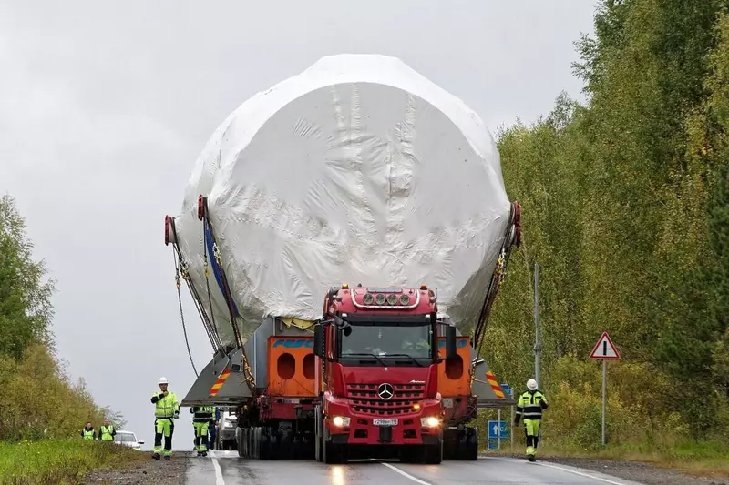 Два месяца в пути гигантские элементы реактора прибыли в Северск