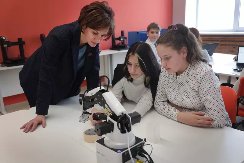 Фото №3 для «новая школа: В Новоалтайске открыли новую школу на 550 мест»