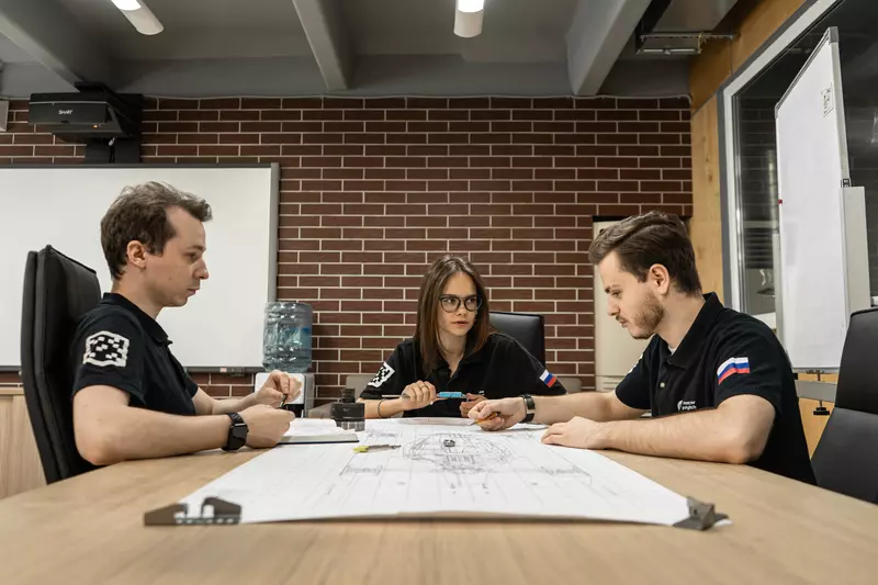 Изображение 3 для «автоспорт: Инженеры и студенты Московского Политеха раскрыли секреты гибридного спортпрототипа 12»