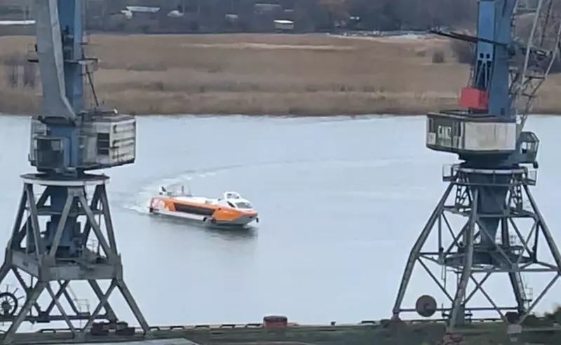 Иллюстрация #2 для новости «судоходство: Морской порт Азов посетило в тестовом режиме судно на подводных крыльях Валдай 45Р»