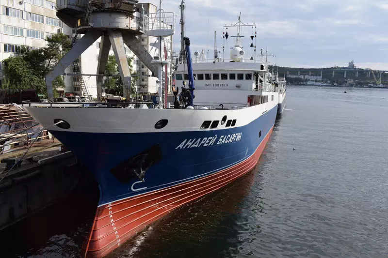 Судно краболов Андрей Басаргин вышло на ходовые испытания