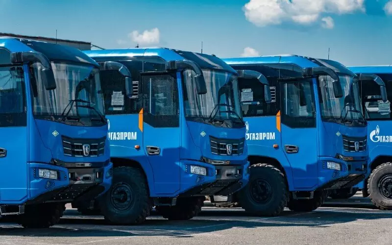 Автопарк ООО Газпром добыча Оренбург пополнился новыми шестью вахтовыми автобусами КамАЗ 6250