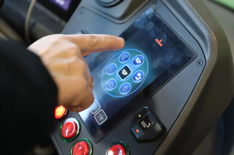 Изображение 5 для «МАЗ 303Е23 первый полностью локализованный электробус Беларуси и России с запасом хода 250 км»