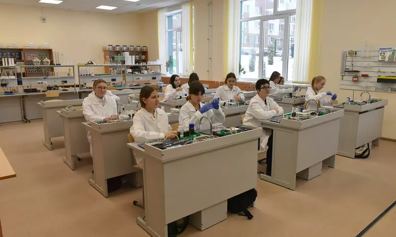 Картинка #3 для статьи «новая школа: В Брянске открылась школа на 1225 мест построенная по нацпроекту Образование»