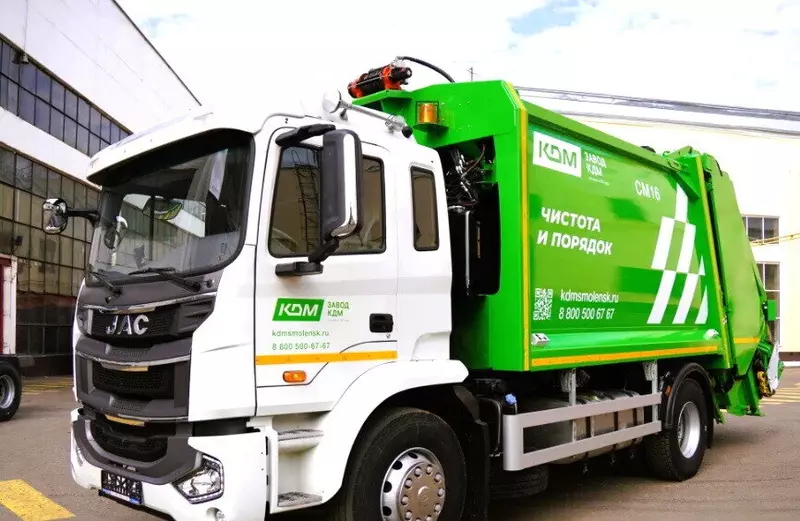 Смоленский Завод КДМ начал выпуск мусоровозов с лебедкой