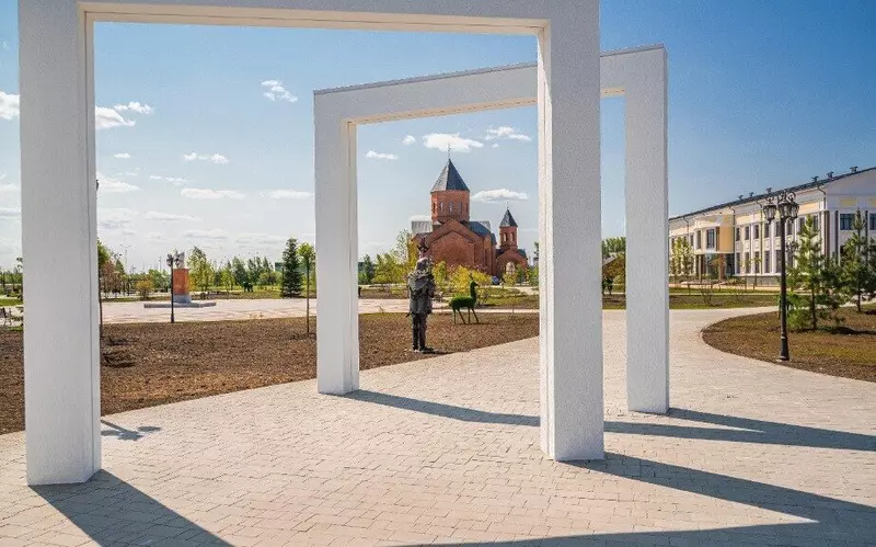 Фото №1 для новости «Города и сёла России: В Тюмени появились три символа российско армянской дружбы»