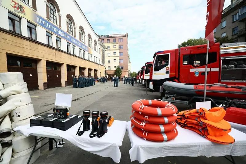 Фото #5 для новости «МЧС: В Челябинской области МЧС получило новую пожарно спасательную технику»