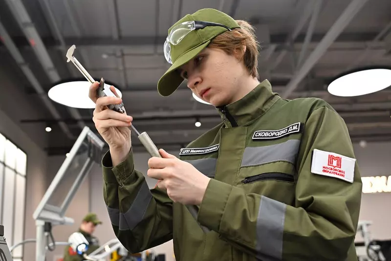 Картинка 1 для новости «Детские сады и школы: В Москве открыли учебный центр с современными станками для будущих машиностроителей»