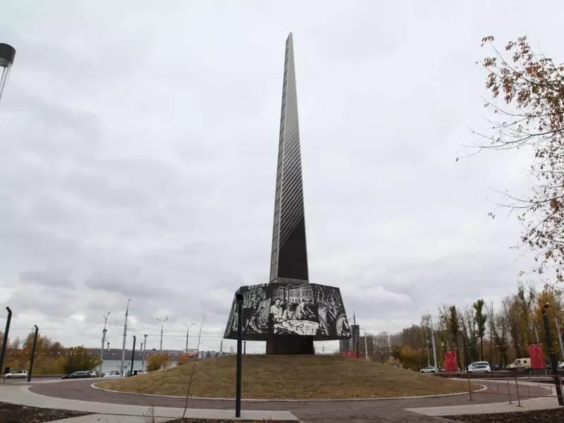 Картинка №2 для поста «Спорт: В Иркутске построена стела Город трудовой доблести»