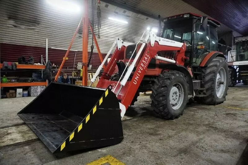 Компания Большая земля выпустила новый погрузчик на тракторы Беларус