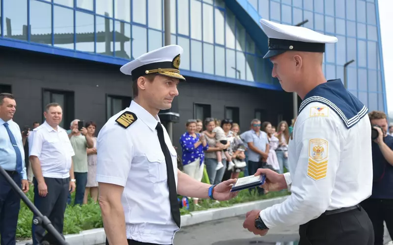 Картинка №3 для новости «образование: Выпуск в МГУ имени адмирала Невельского»