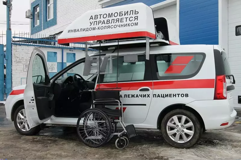Изображение №1 для новости «Транспорт: Завод Промтех показал реанимобили включая с системой подъема коляски на крышу»