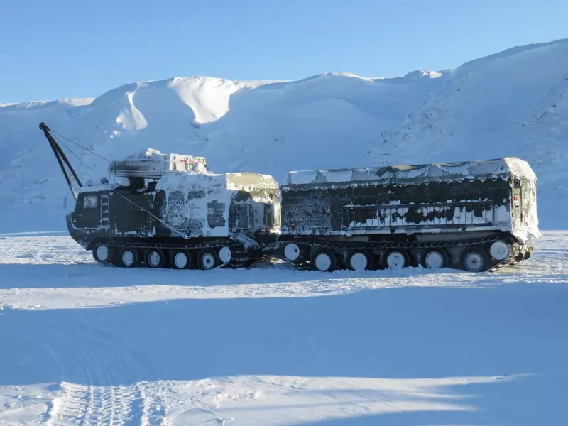 Витязи Арктики новые двухзвенные вездеходы покоряют лед и бездорожье